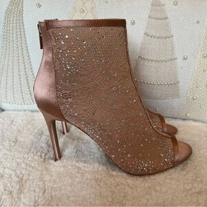 Jewel Badgley Mischka Sparkling Blush Pink Lace & Satin Peep-Toe Heels